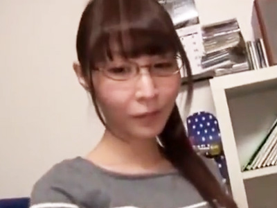 「いっぱい出ましたね…」知的なメガネ妻にソフトイラマさせて口内発射！！！