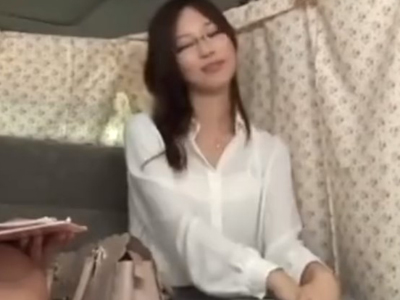 メガネの似合うモデル系素人妻をナンパ→速攻ホテルに連れこんで中出し！！！