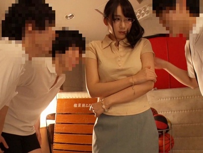 「ちょ、ちょっと…触らないで/////////」クソガキたちに弱みを握られて…慰み者になった女教師